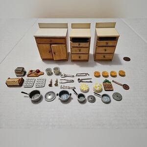 Dollhouse Kitchen Furniture with Lots of Extras 1:12 Scale
